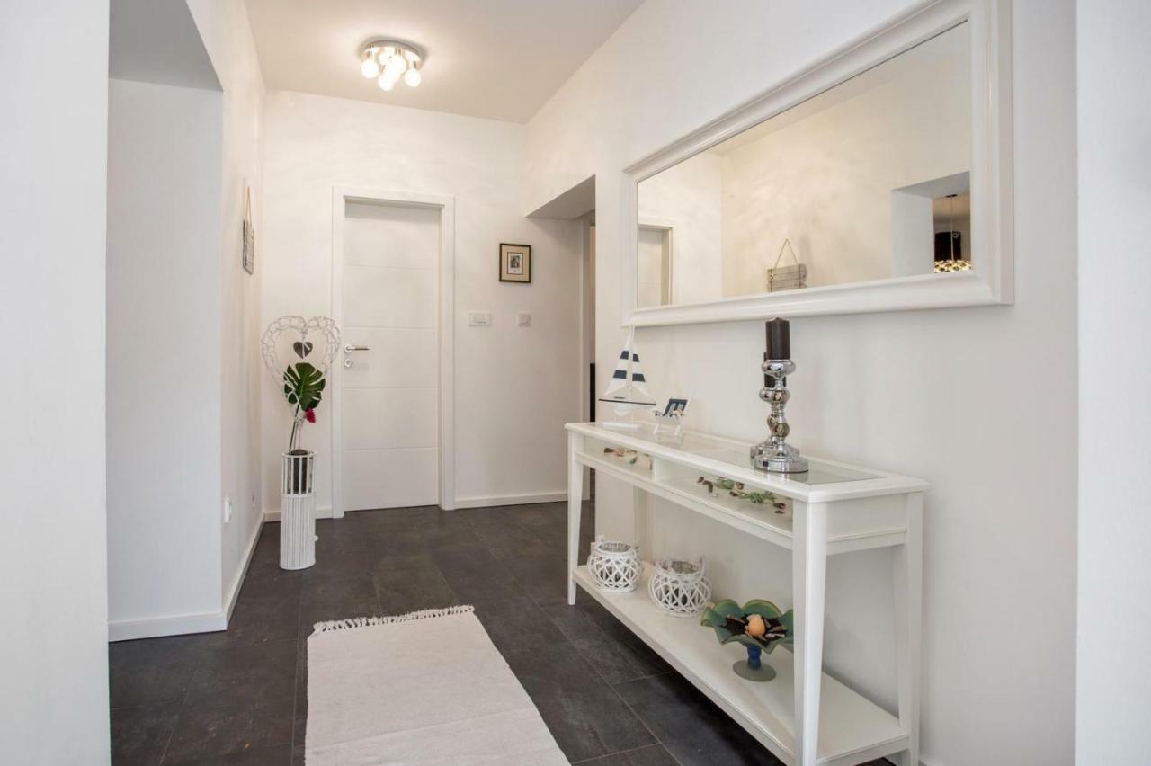 Tip Deluxe Apartment Podstrana Luaran gambar